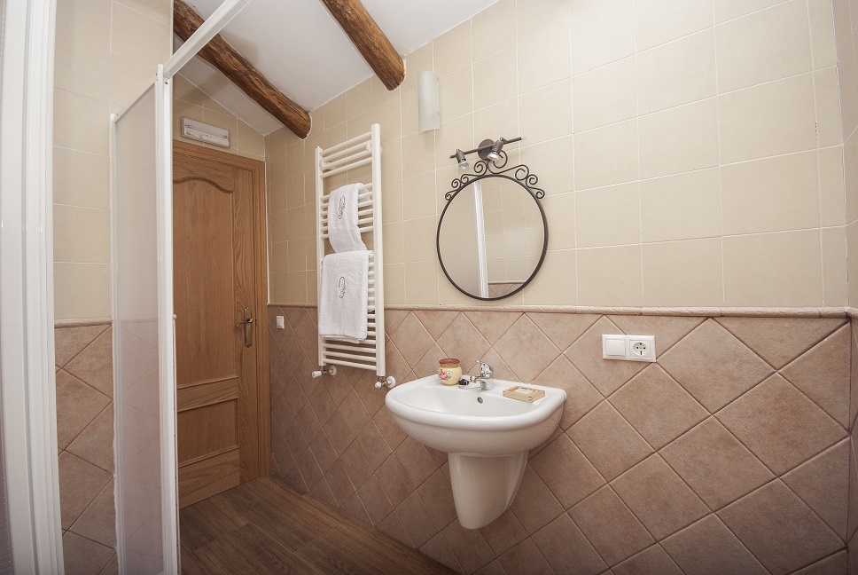 Vivienda Uso Turístico Los Garriolos - Planta Superior - Baño Habitación doble